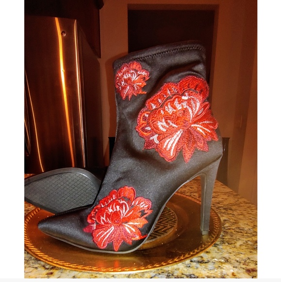 Brand New Stylish Ankle Boots! - Picture 1 of 6